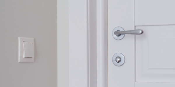 Pintar Fachadas y Patios de Luces de Comunidades Vecinos / Propietarios Chella · Pintura para Pintado de Puertas Privadas de Vecinos