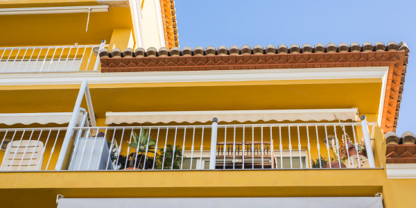 Trabajos Verticales en Fachadas de Edificios / Viviendas La Pobla de Farnals · Restauración de Fachadas