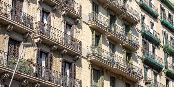 Trabajos Verticales en Fachadas de Edificios / Viviendas La Pobla de Farnals · Pintado de Fachadas con Difícil Acceso